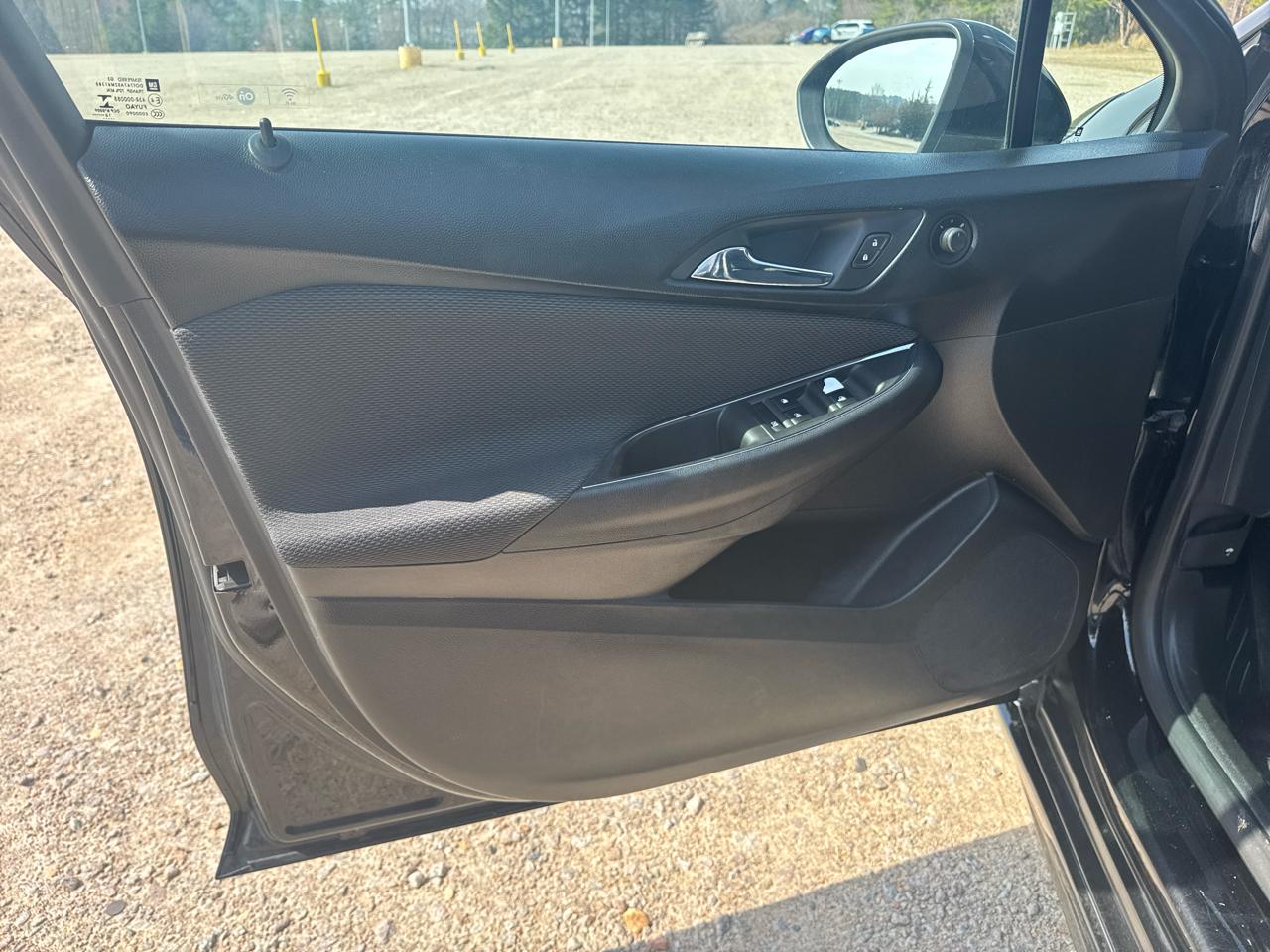 Chevrolet Cruze LT Auto Hatchback 2017