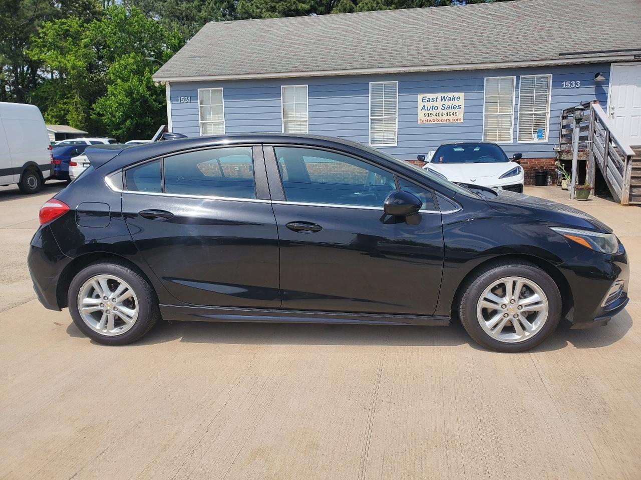 Chevrolet Cruze LT Auto Hatchback 2017