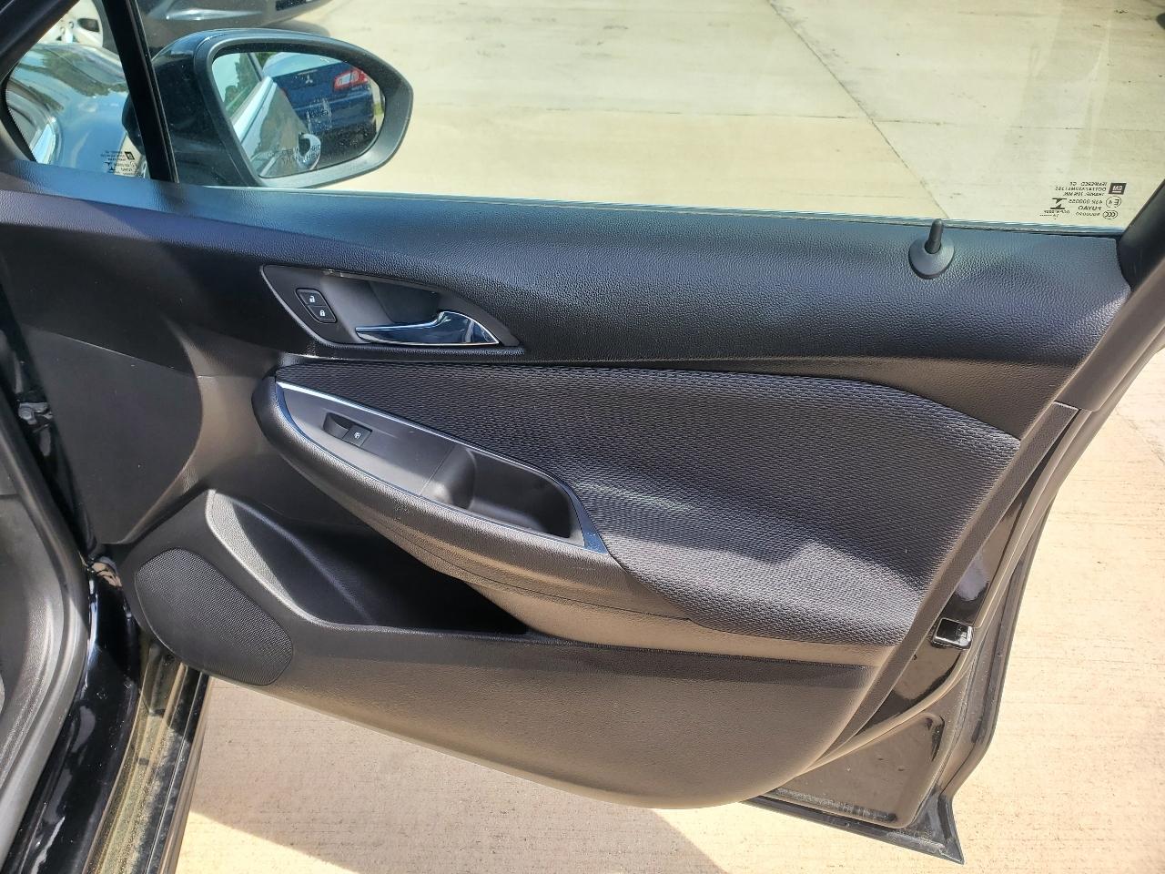 Chevrolet Cruze LT Auto Hatchback 2017