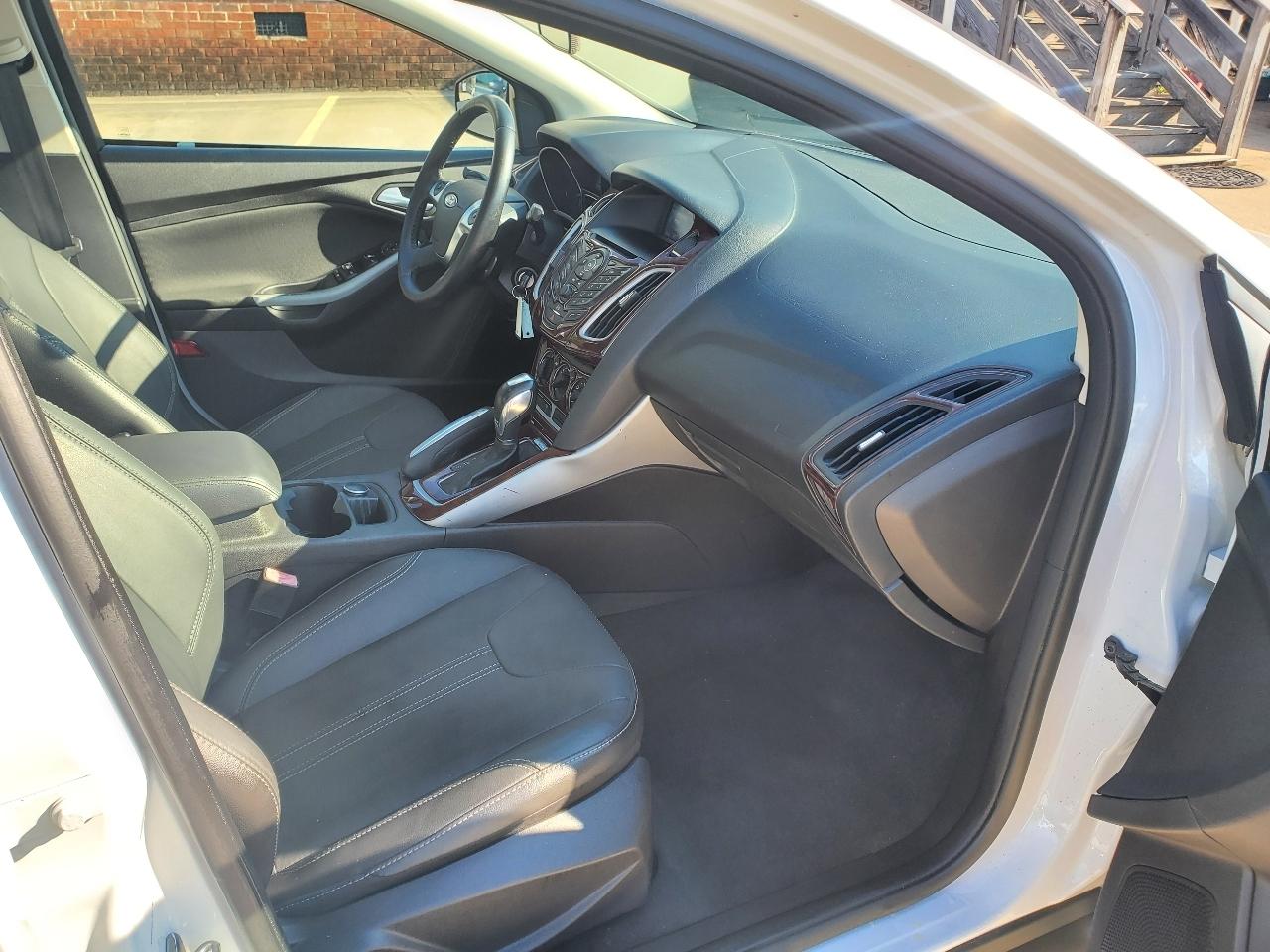 Ford Focus SE Sedan 2013