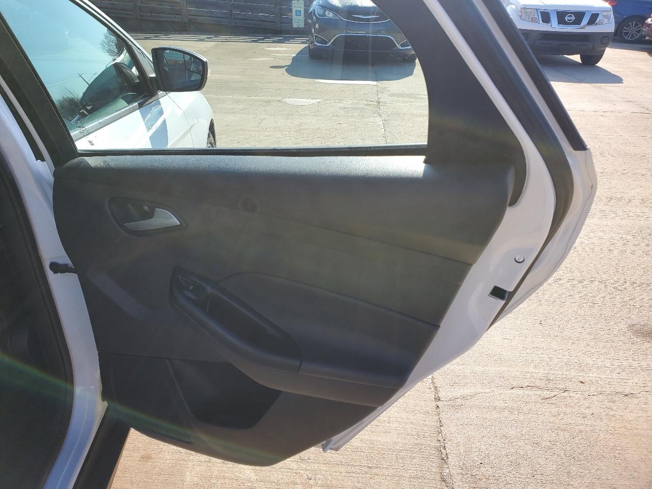 Ford Focus SE Sedan 2013