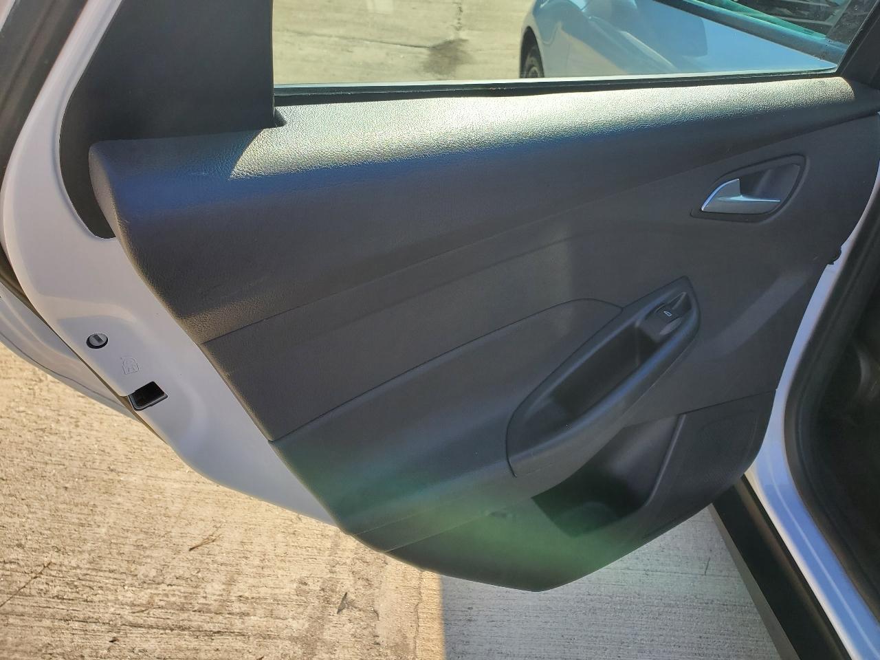 Ford Focus SE Sedan 2013