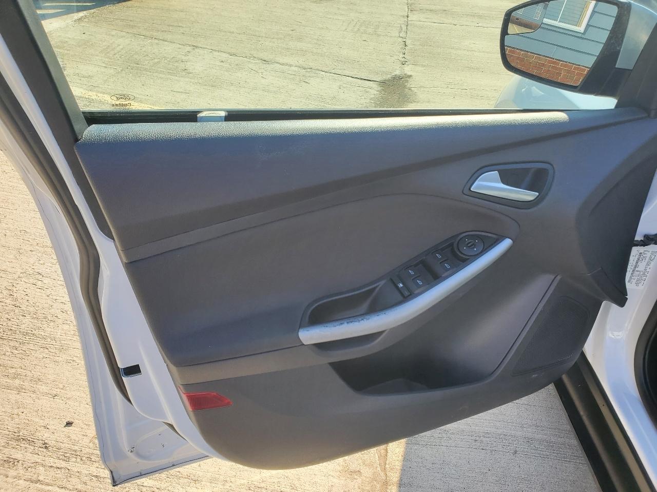 Ford Focus SE Sedan 2013