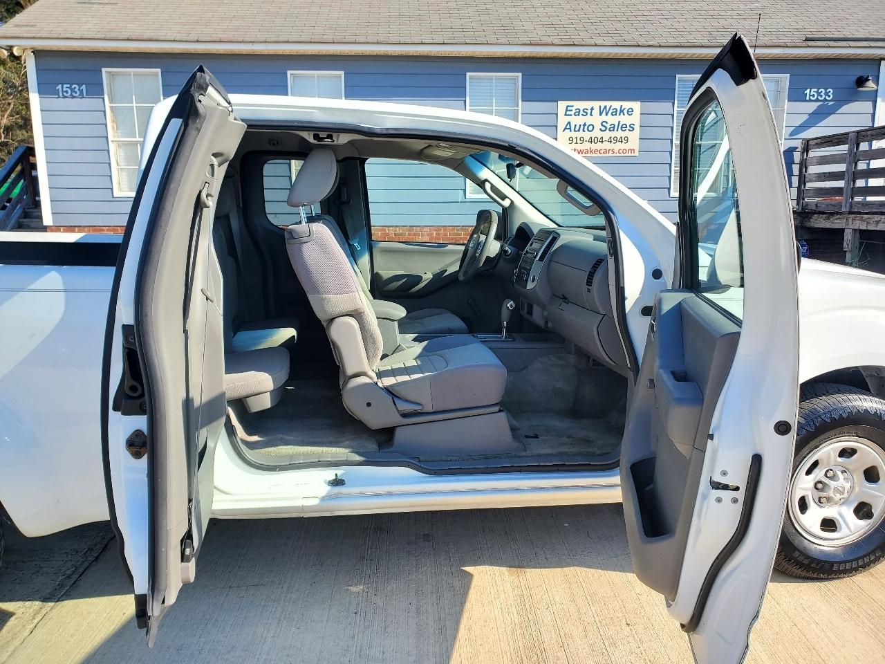 Nissan Frontier 2WD King Cab Auto XE 2014