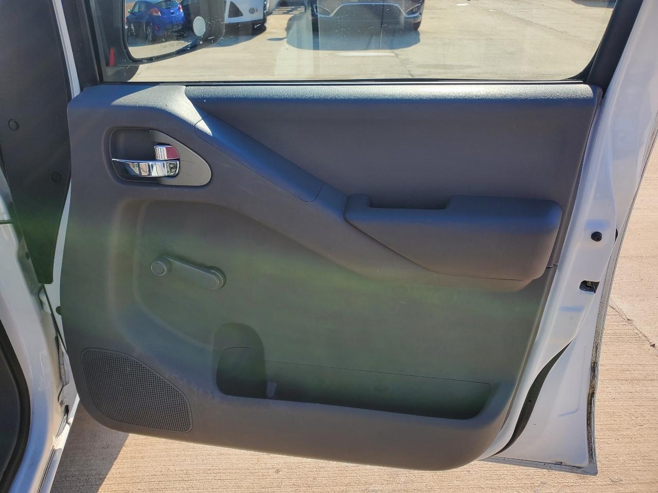 Nissan Frontier 2WD King Cab Auto XE 2014