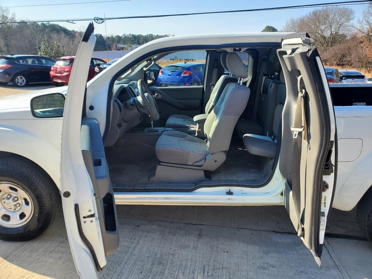 Nissan Frontier 2WD King Cab Auto XE 2014