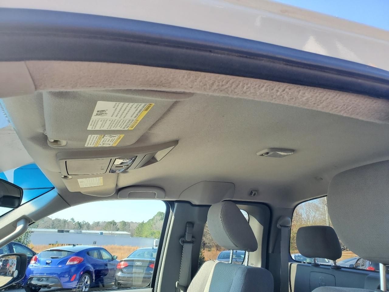 Nissan Frontier 2WD King Cab Auto XE 2014