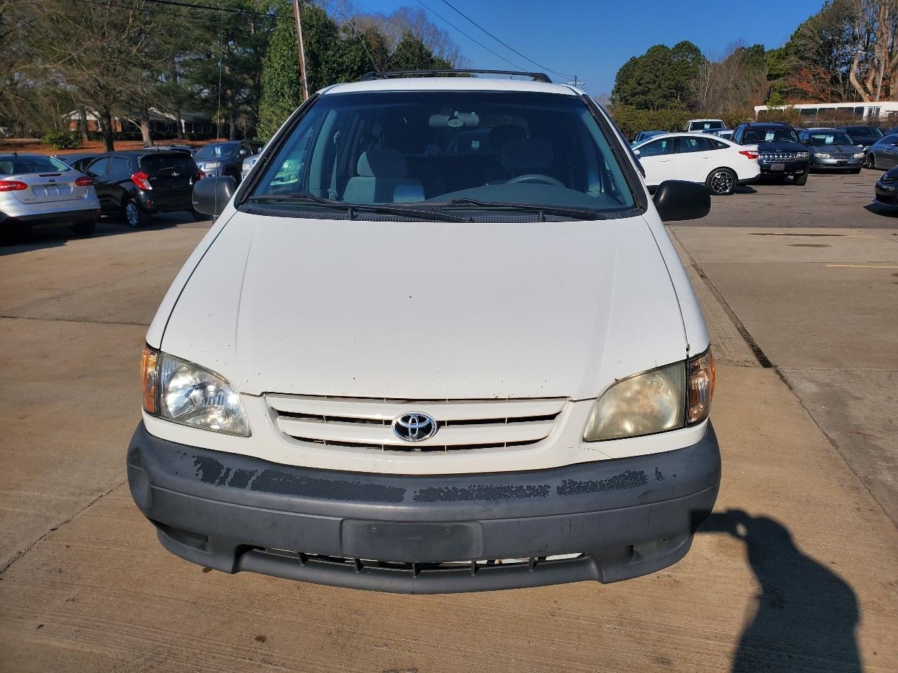 Toyota Sienna LE 2003
