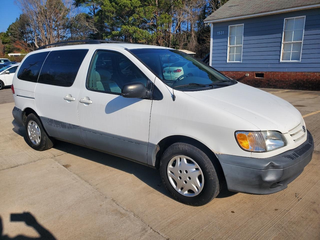 Toyota Sienna LE 2003