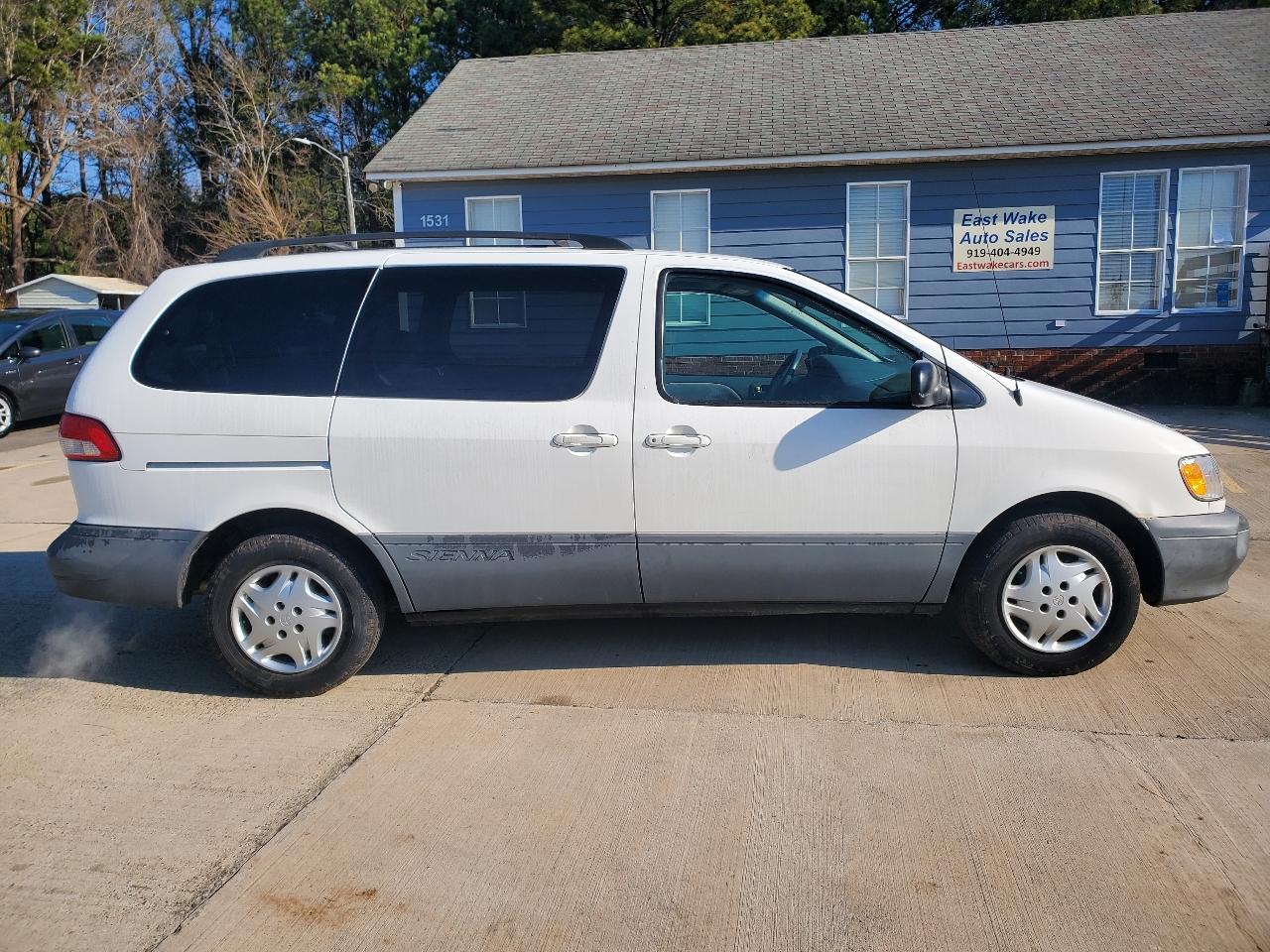 Toyota Sienna LE 2003