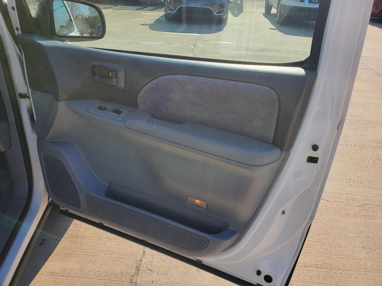 Toyota Sienna LE 2003