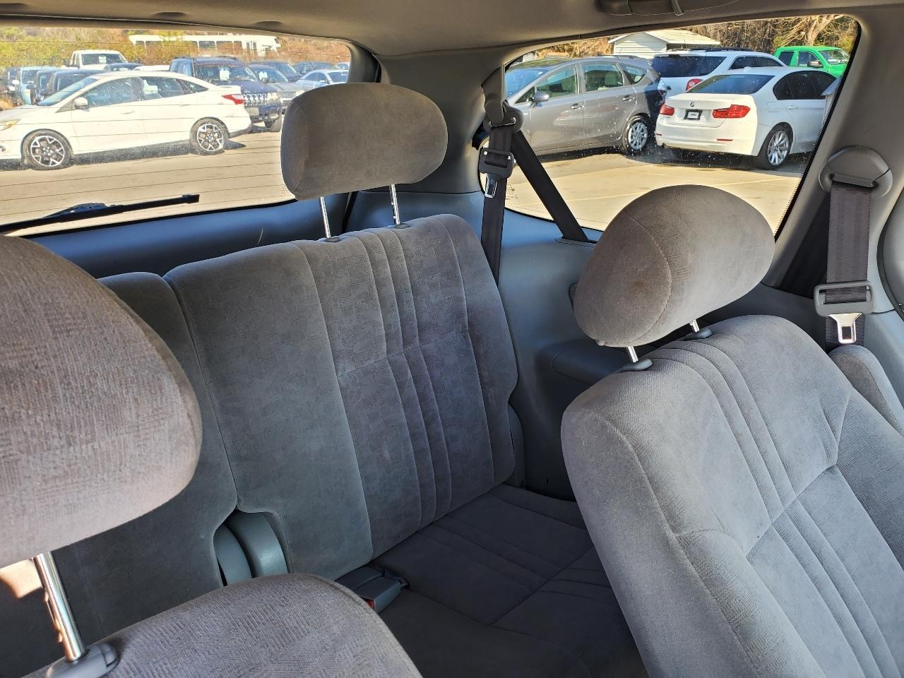 Toyota Sienna LE 2003