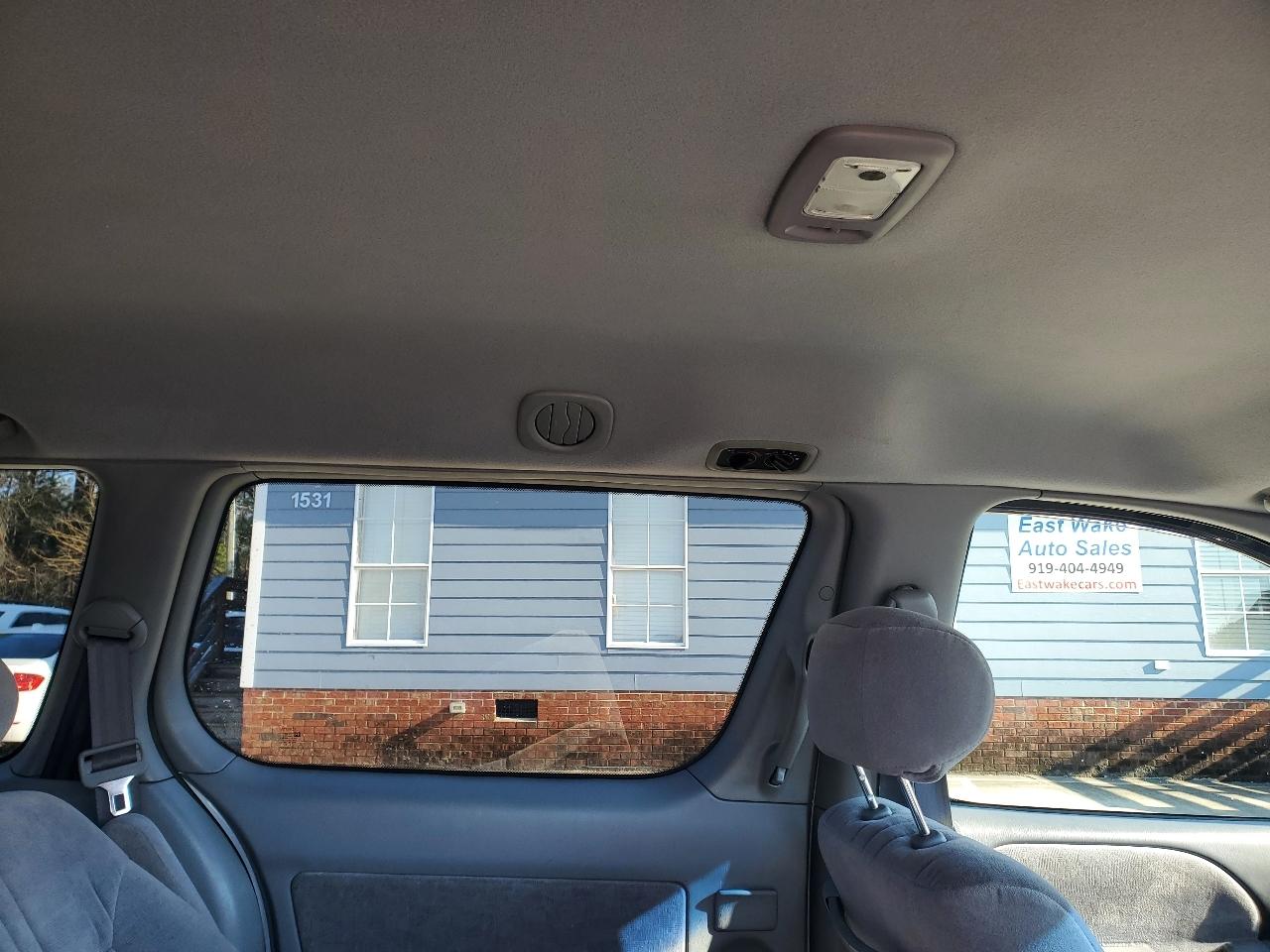 Toyota Sienna LE 2003