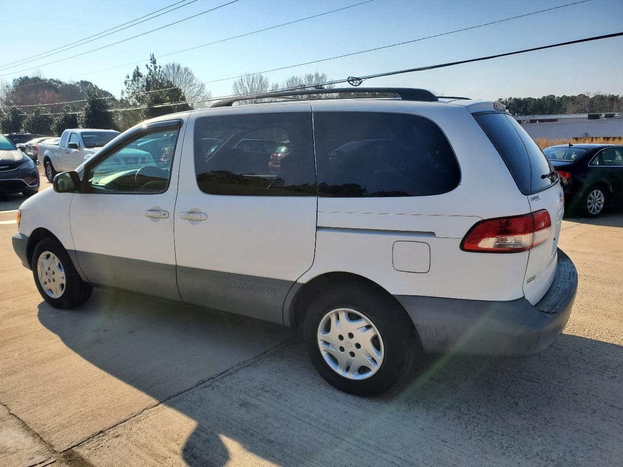 Toyota Sienna LE 2003