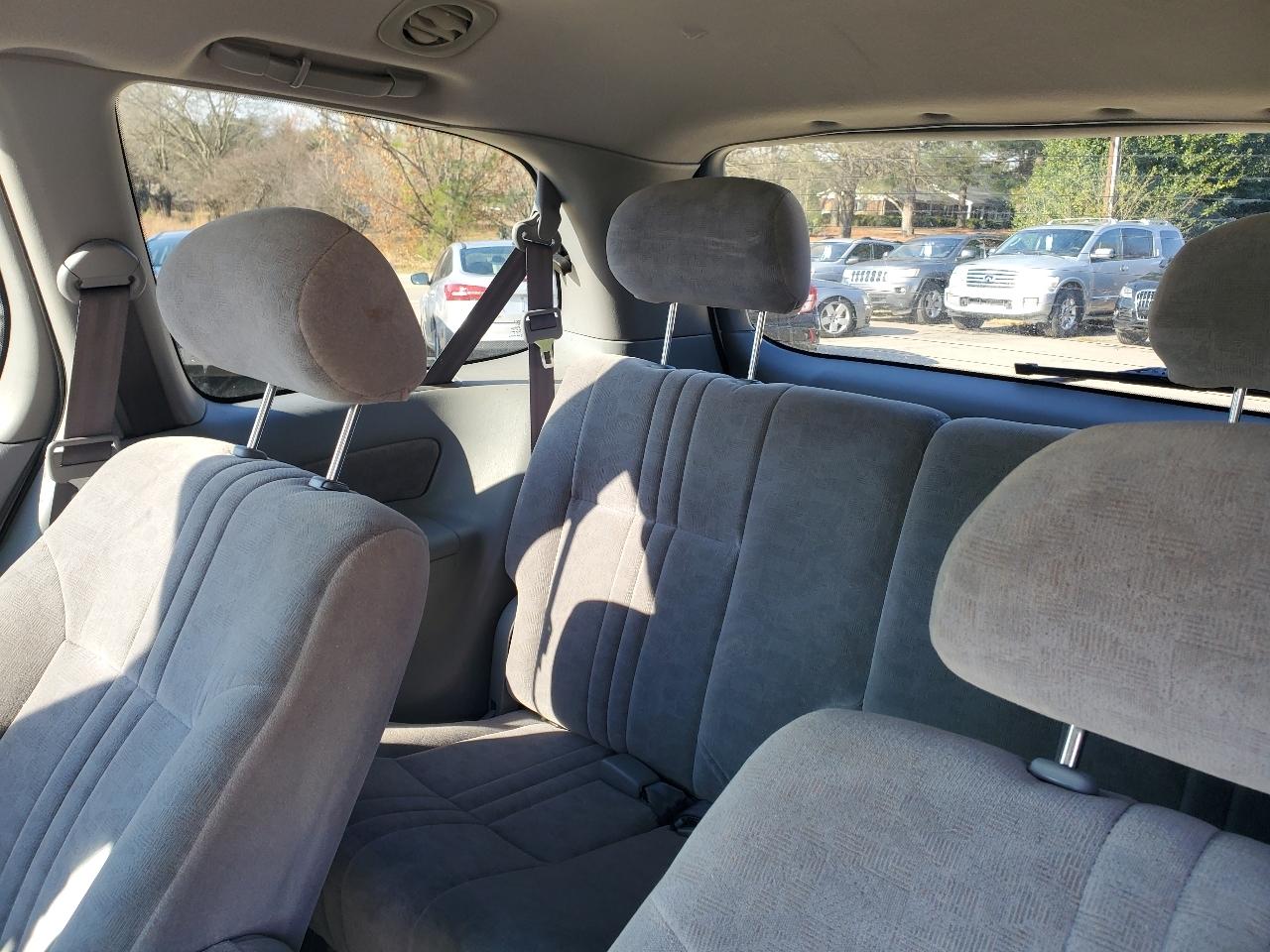 Toyota Sienna LE 2003