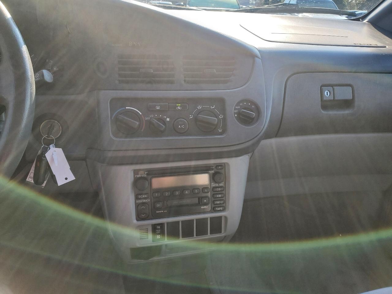 Toyota Sienna LE 2003