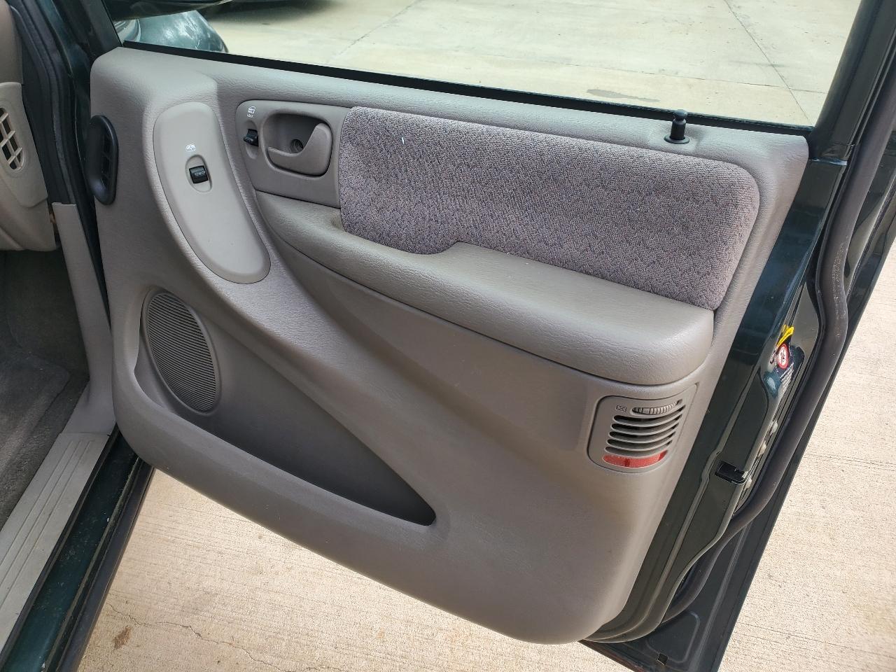 Chrysler Voyager LX 2001