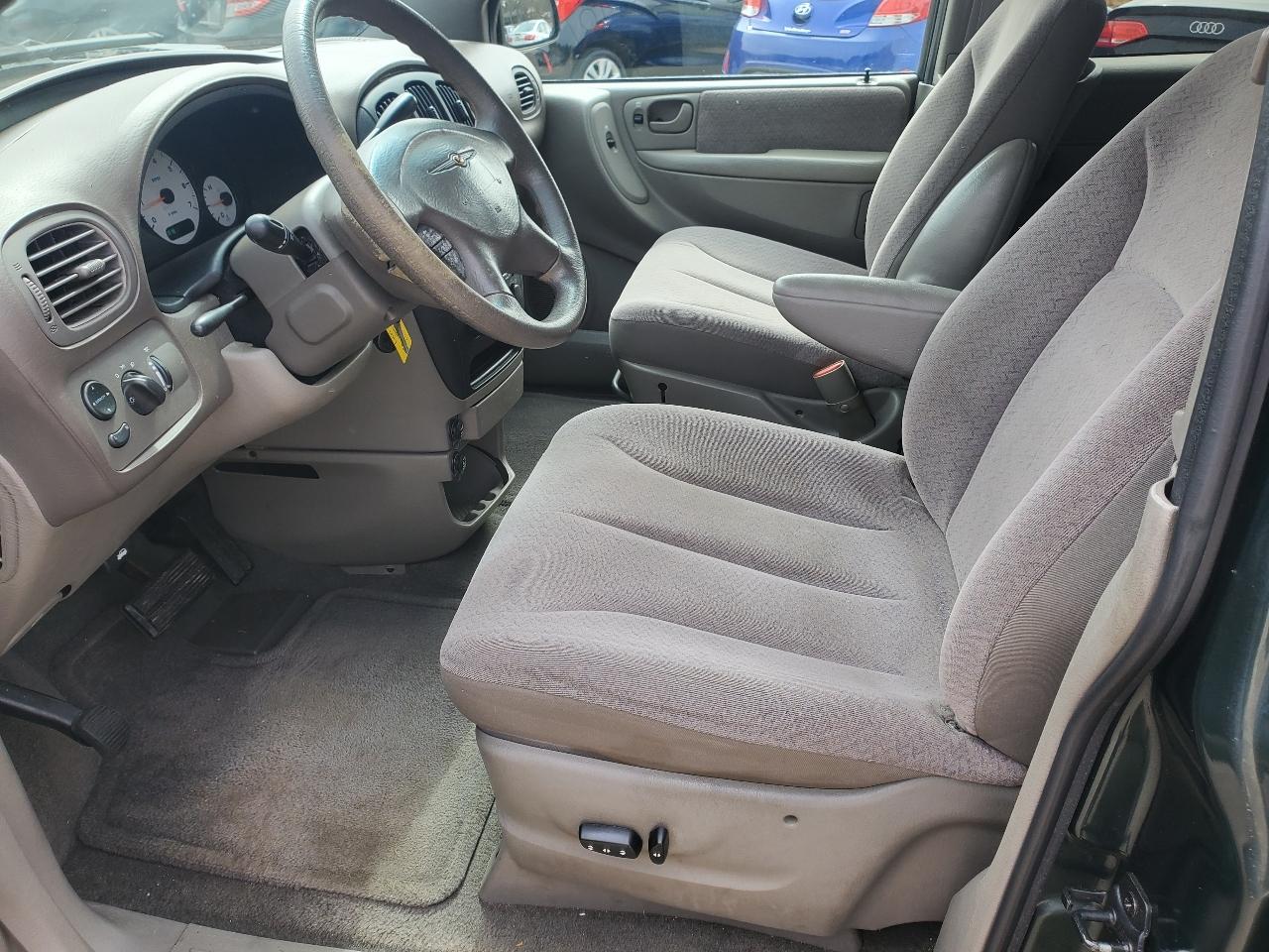 Chrysler Voyager LX 2001