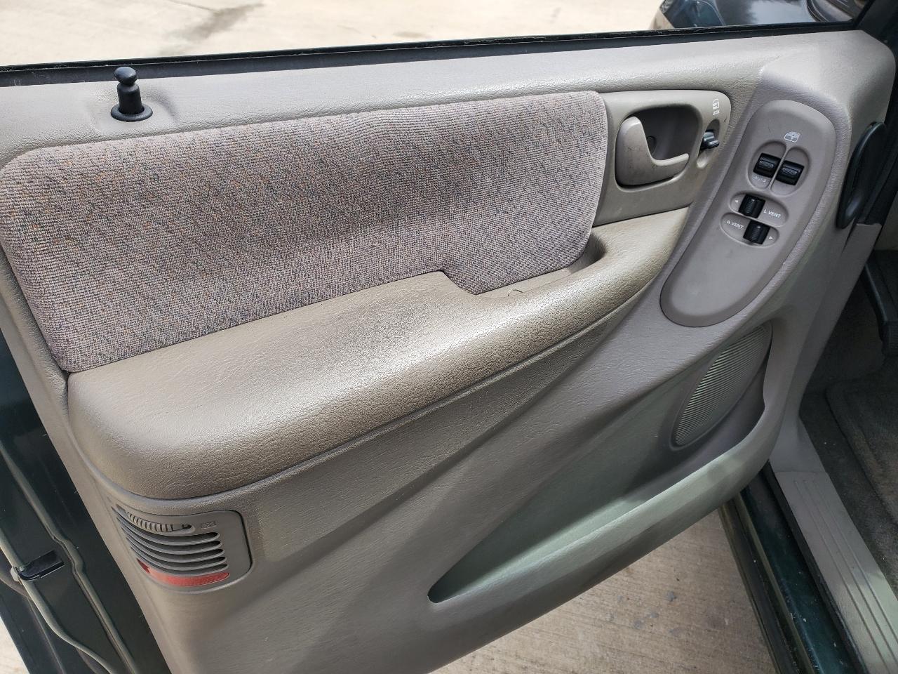 Chrysler Voyager LX 2001