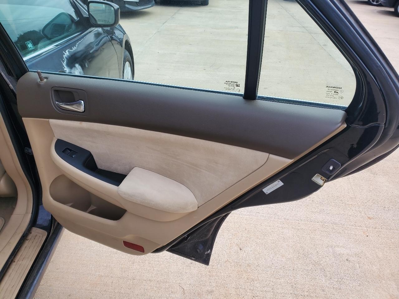 Honda Accord LX sedan AT 2004