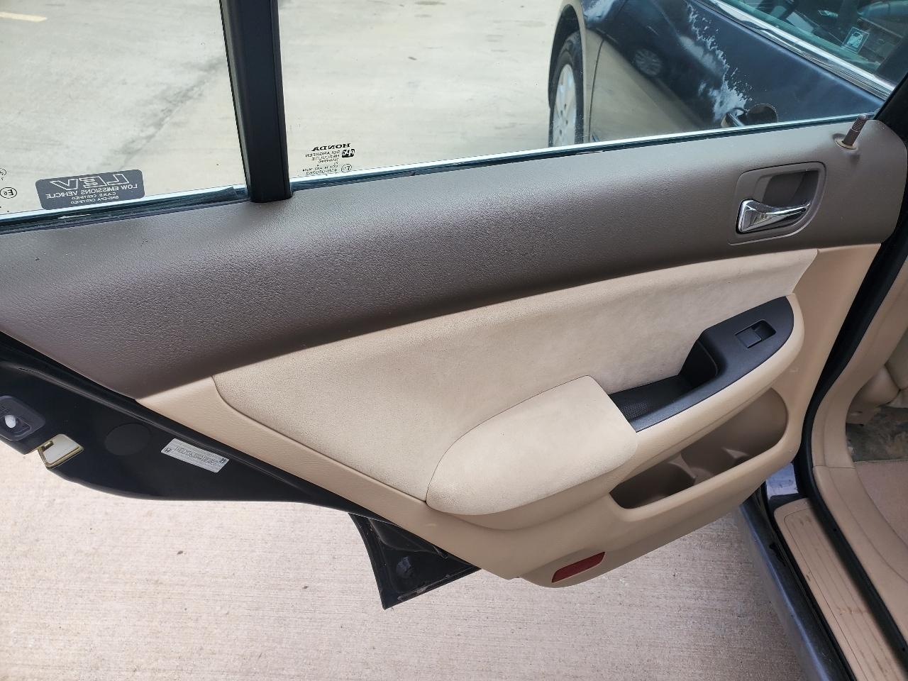 Honda Accord LX sedan AT 2004