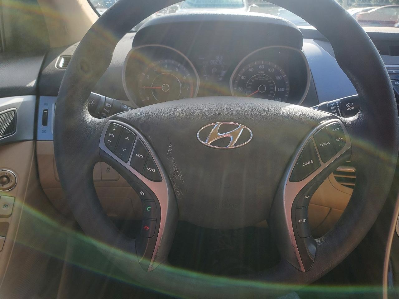 Hyundai Elantra GLS Auto 2013