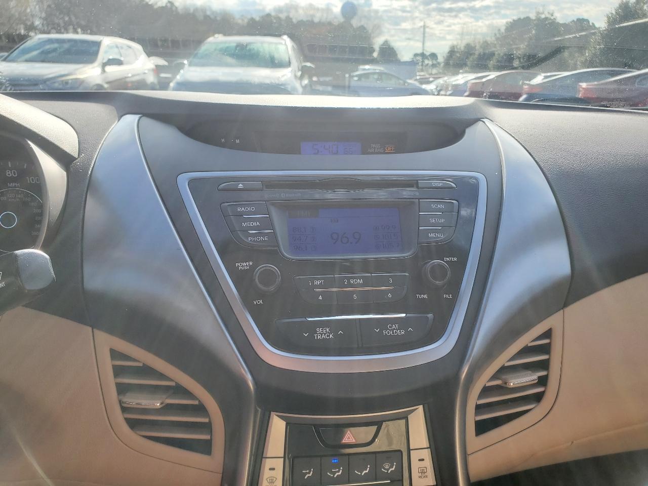 Hyundai Elantra GLS Auto 2013
