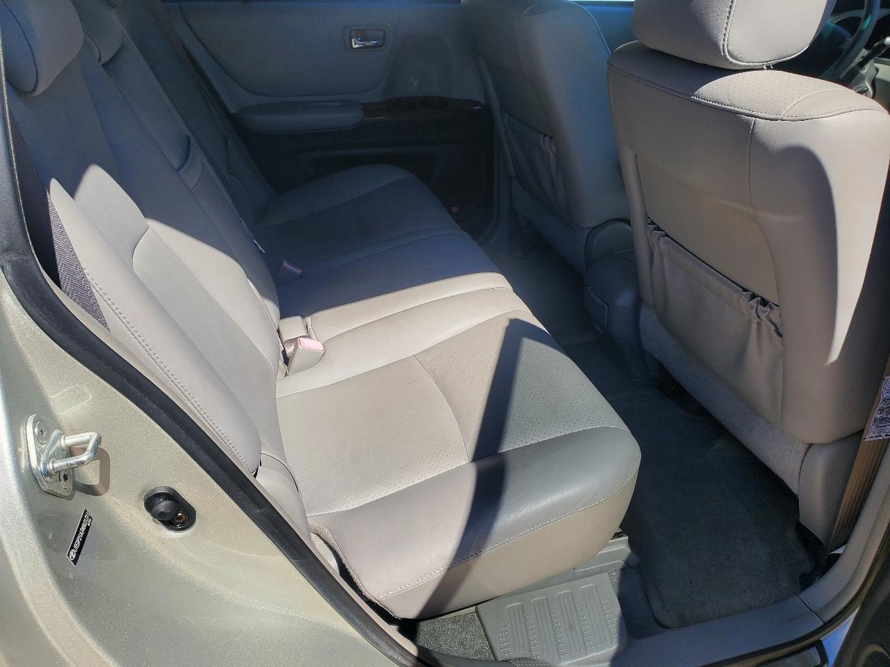 Toyota Highlander V6 2WD with 3rd-Row Seat 2004