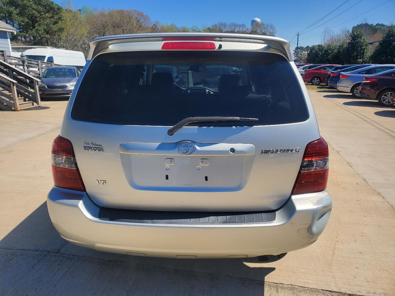Toyota Highlander V6 2WD with 3rd-Row Seat 2004