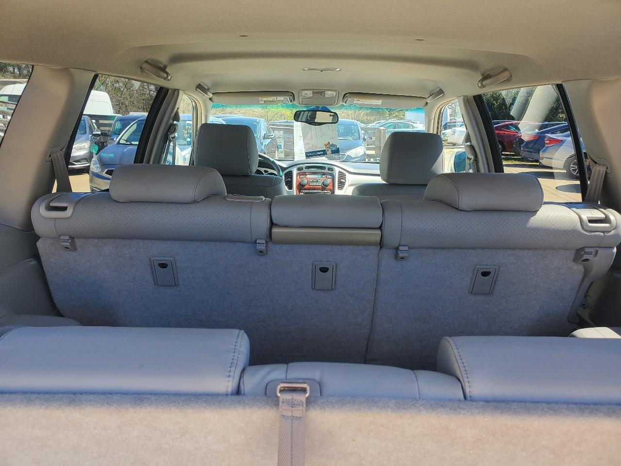 Toyota Highlander V6 2WD with 3rd-Row Seat 2004