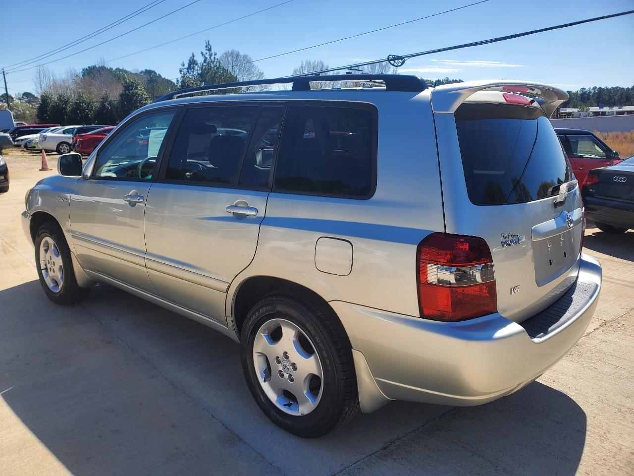 Toyota Highlander V6 2WD with 3rd-Row Seat 2004
