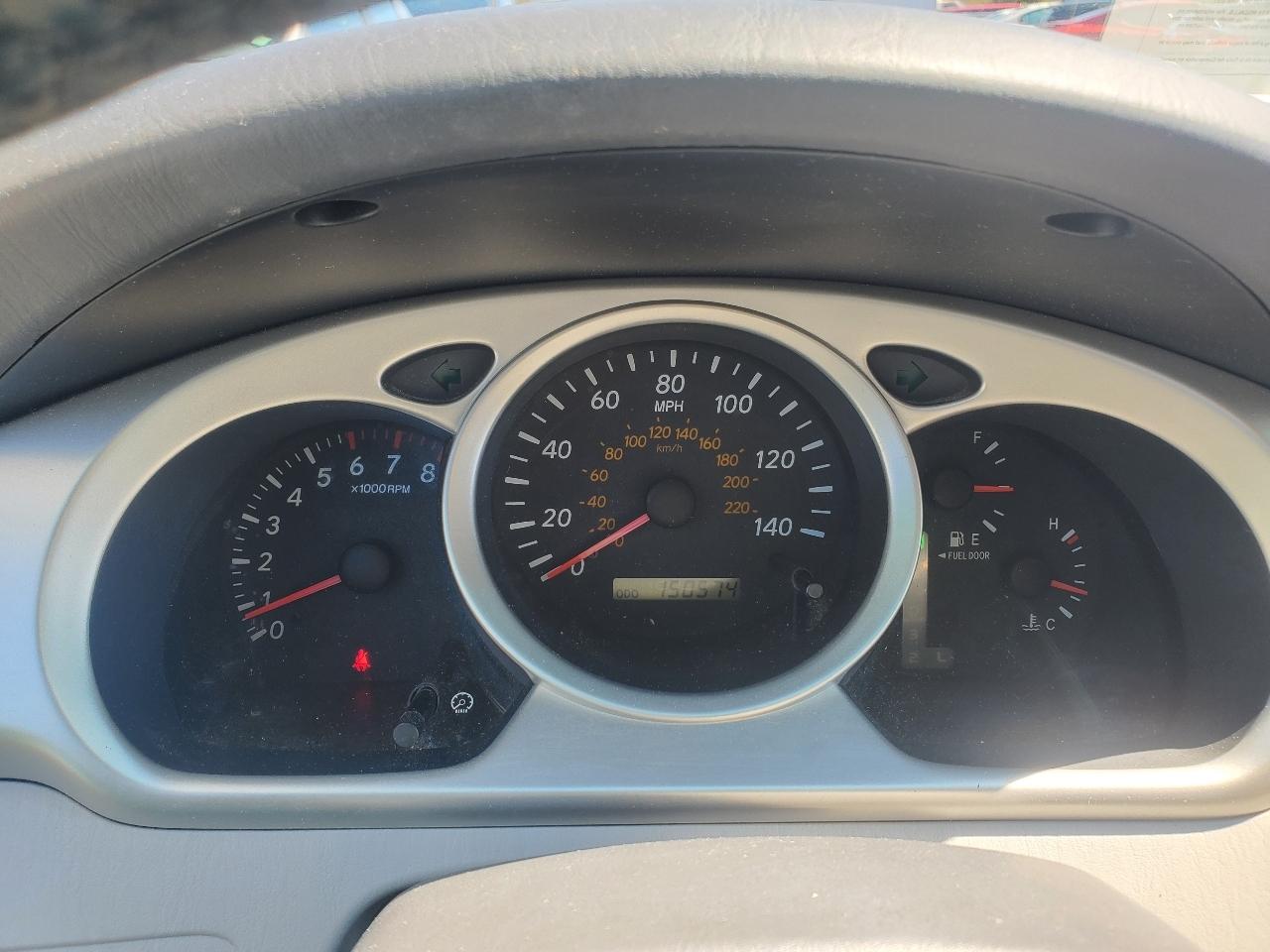 Toyota Highlander V6 2WD with 3rd-Row Seat 2004