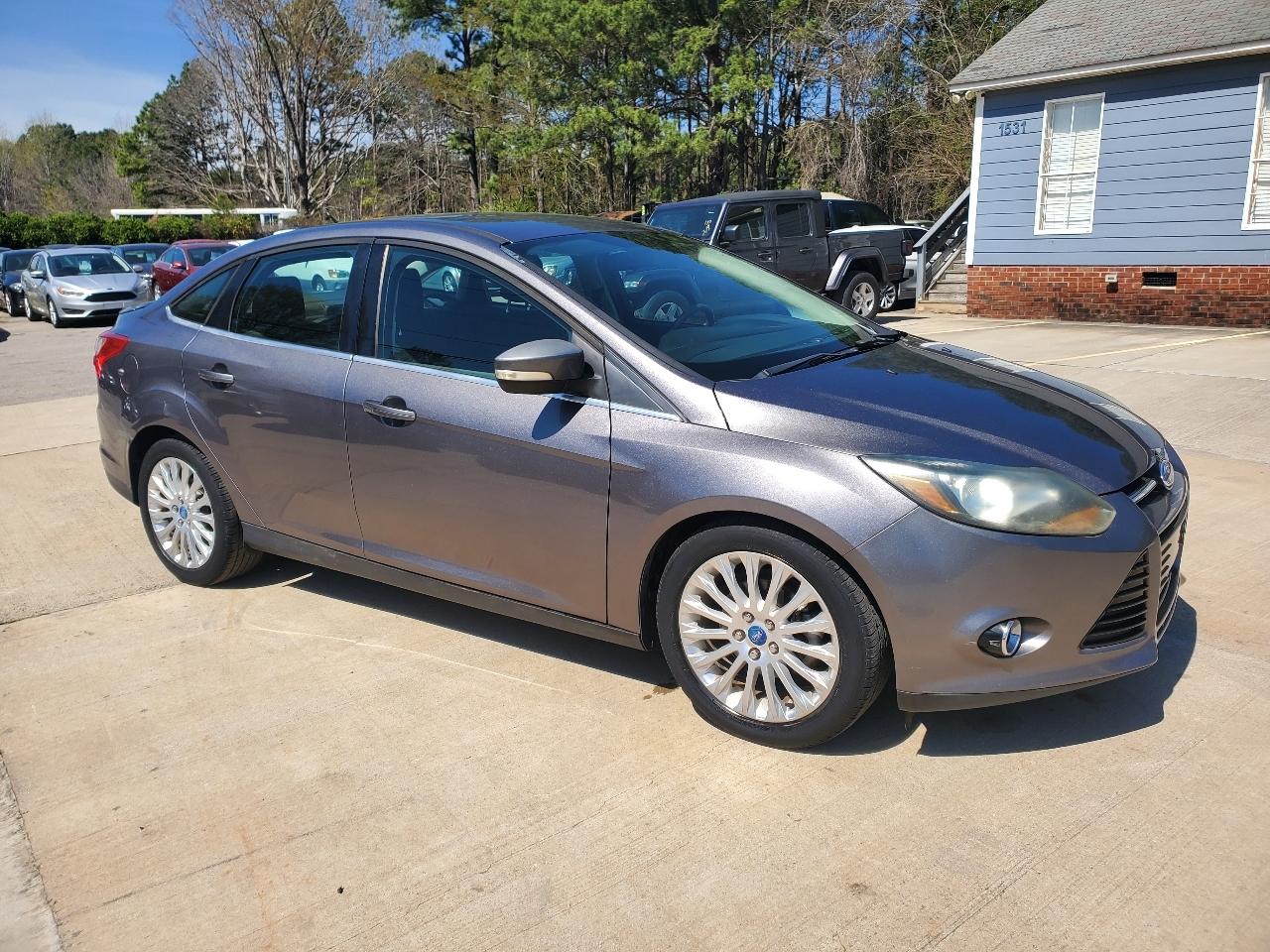 Ford Focus Titanium Sedan 2012