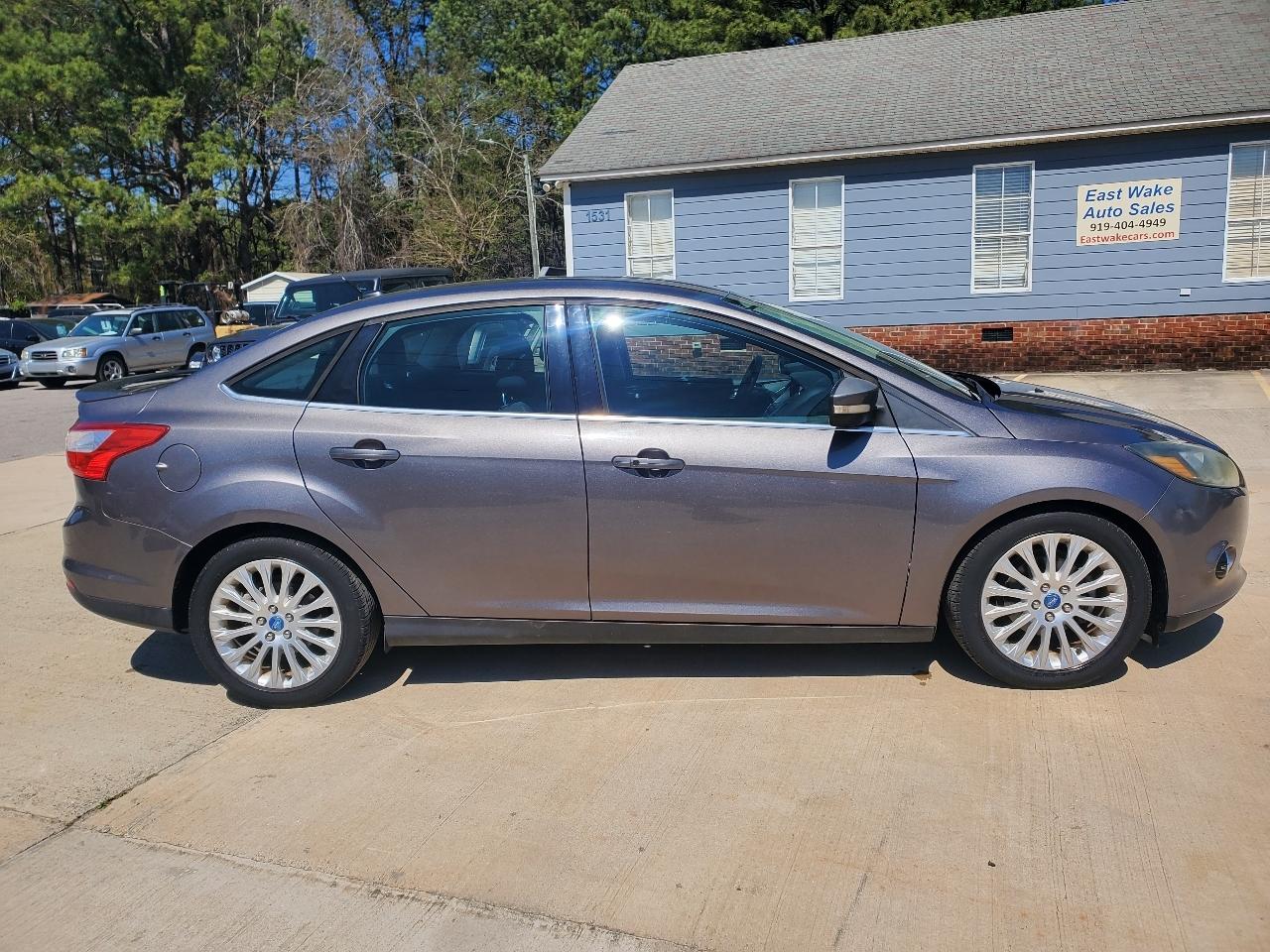 Ford Focus Titanium Sedan 2012