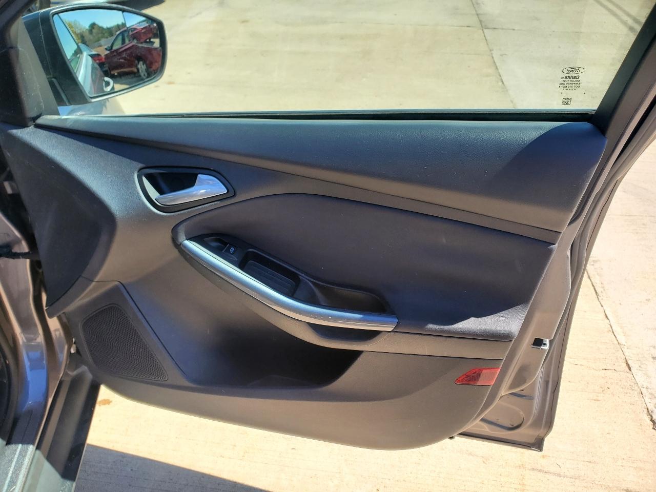 Ford Focus Titanium Sedan 2012