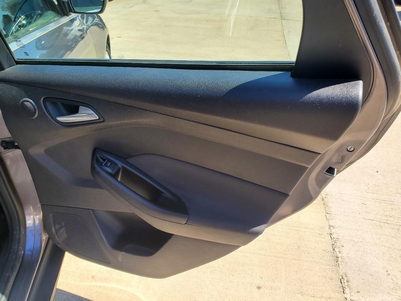 Ford Focus Titanium Sedan 2012