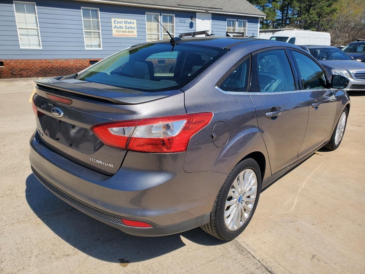 Ford Focus Titanium Sedan 2012