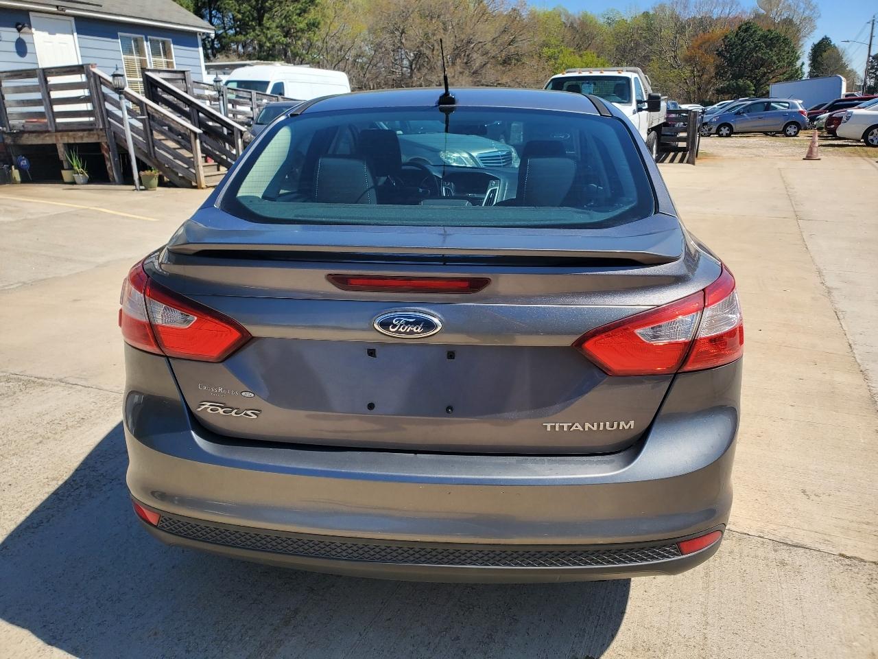 Ford Focus Titanium Sedan 2012