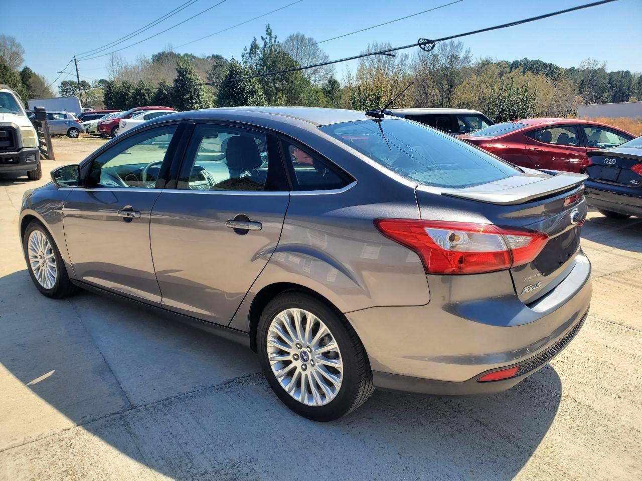 Ford Focus Titanium Sedan 2012