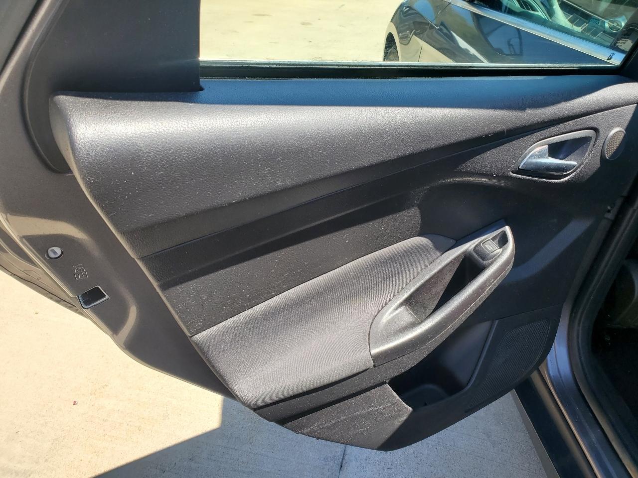 Ford Focus Titanium Sedan 2012