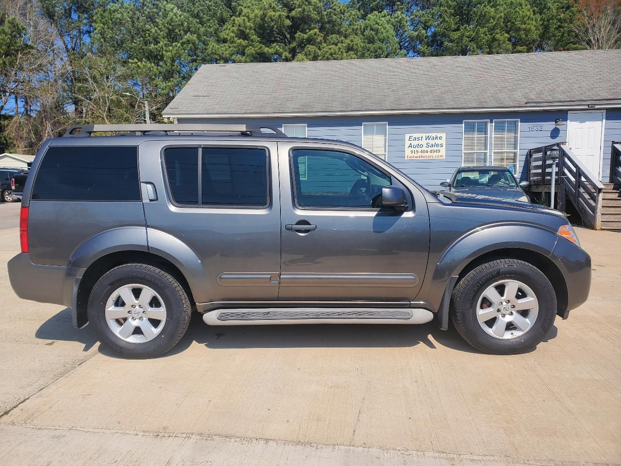 Nissan Pathfinder SE 4WD 2008