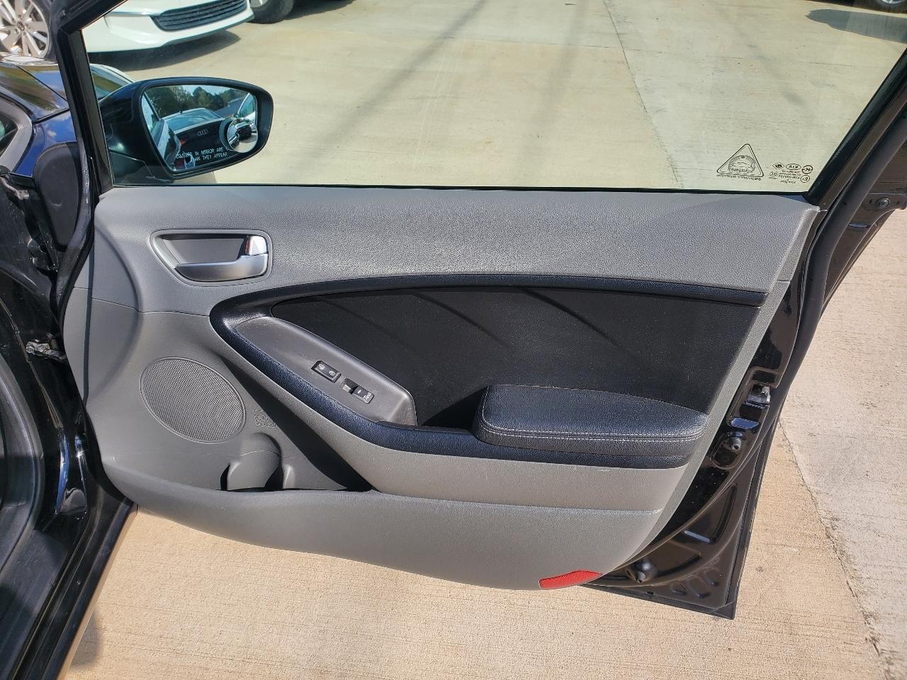 Kia Forte LX 4D Sedan 2017