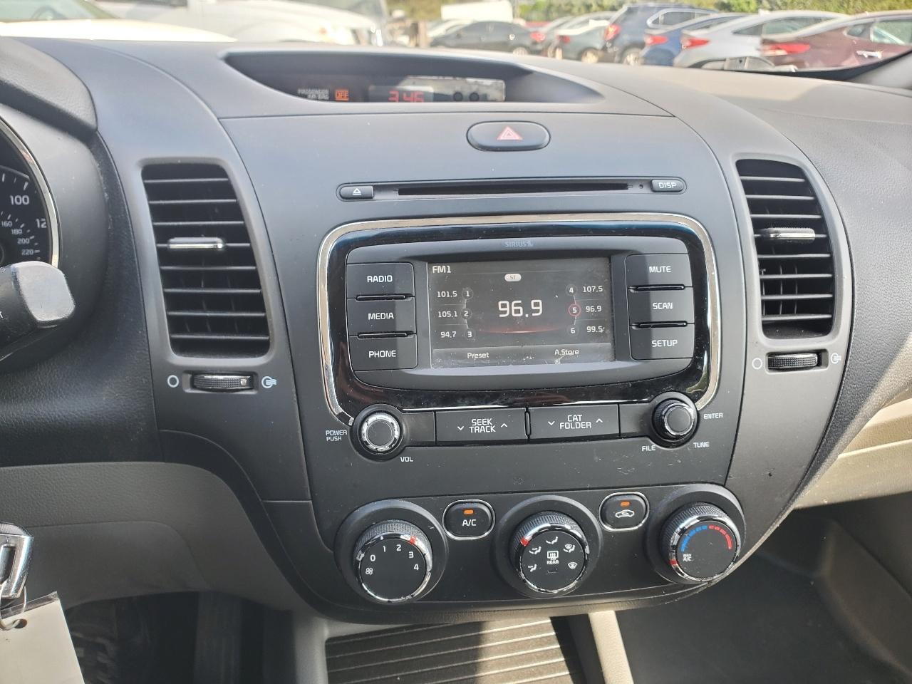 Kia Forte LX 4D Sedan 2017