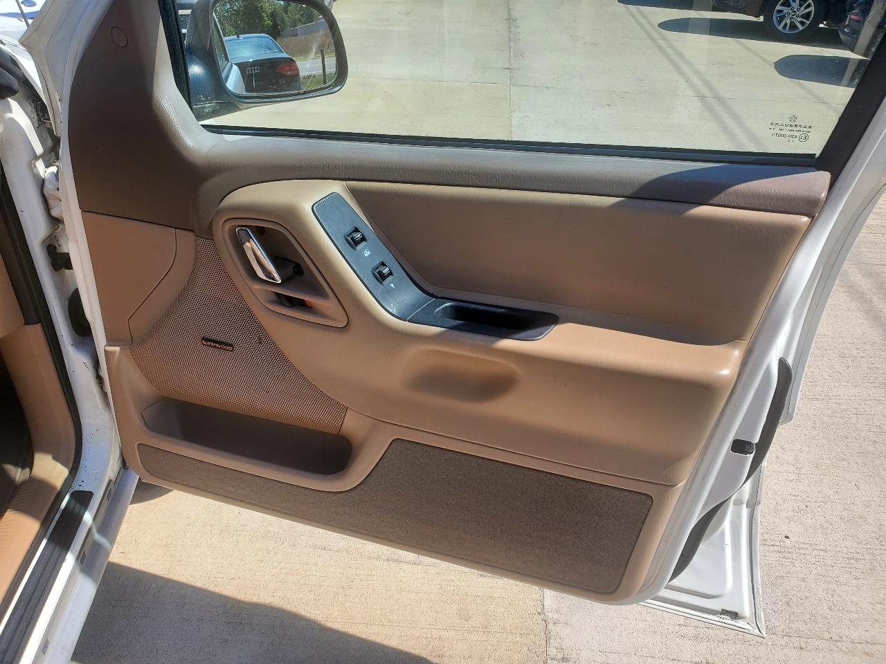 Jeep Grand Cherokee Laredo 2WD 2000