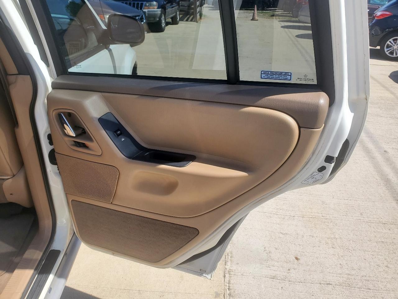 Jeep Grand Cherokee Laredo 2WD 2000