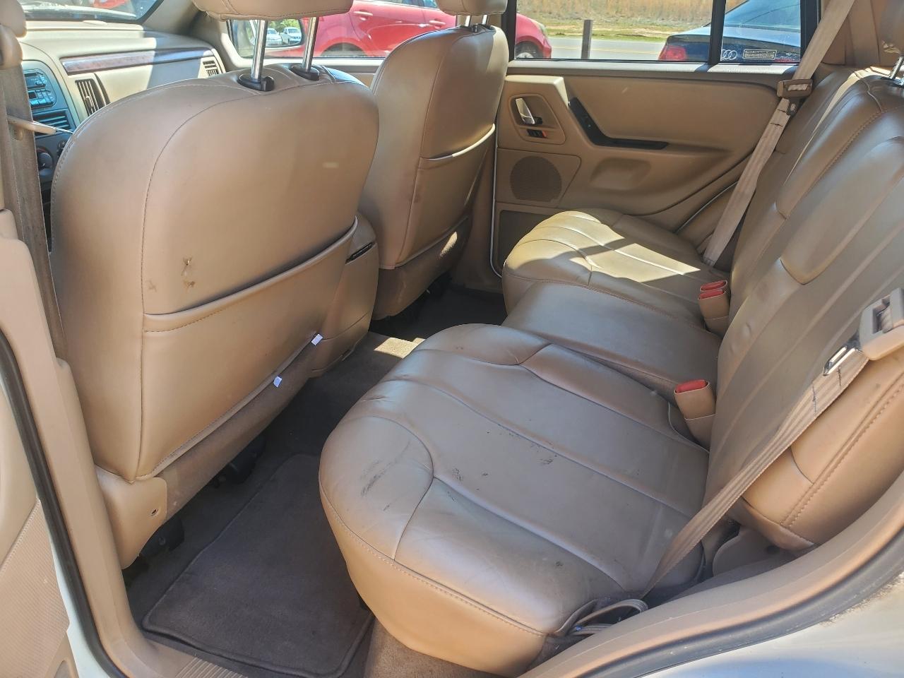 Jeep Grand Cherokee Laredo 2WD 2000