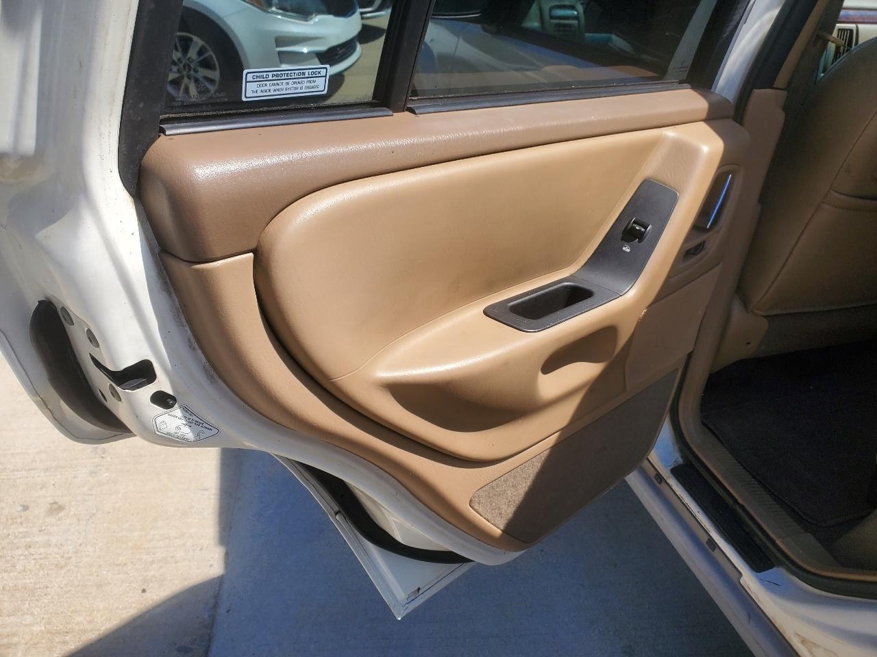 Jeep Grand Cherokee Laredo 2WD 2000