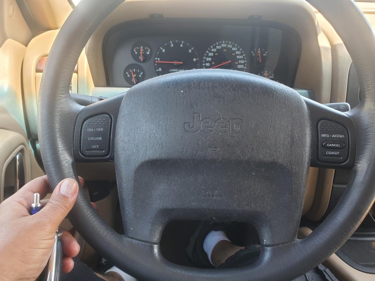 Jeep Grand Cherokee Laredo 2WD 2000