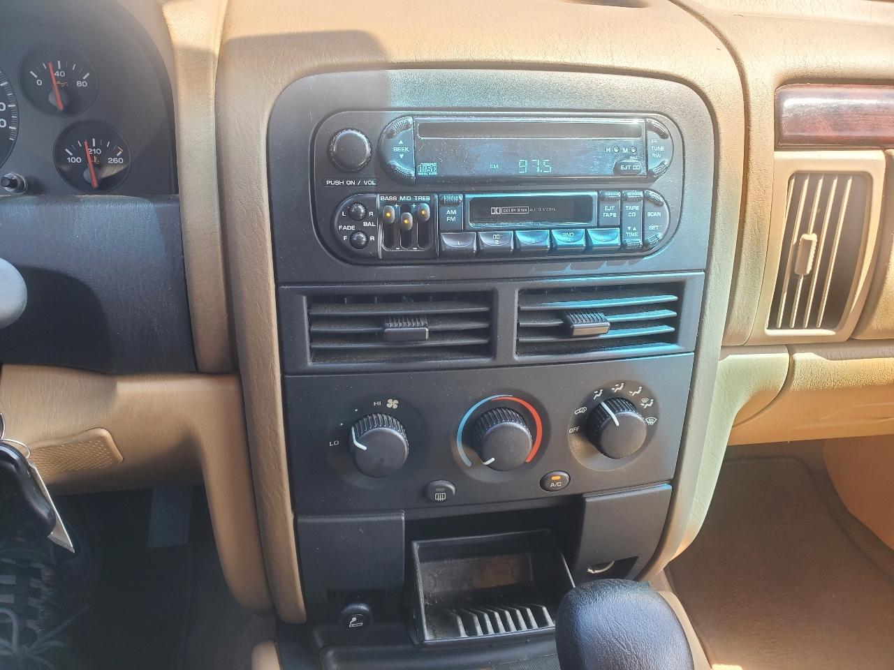 Jeep Grand Cherokee Laredo 2WD 2000