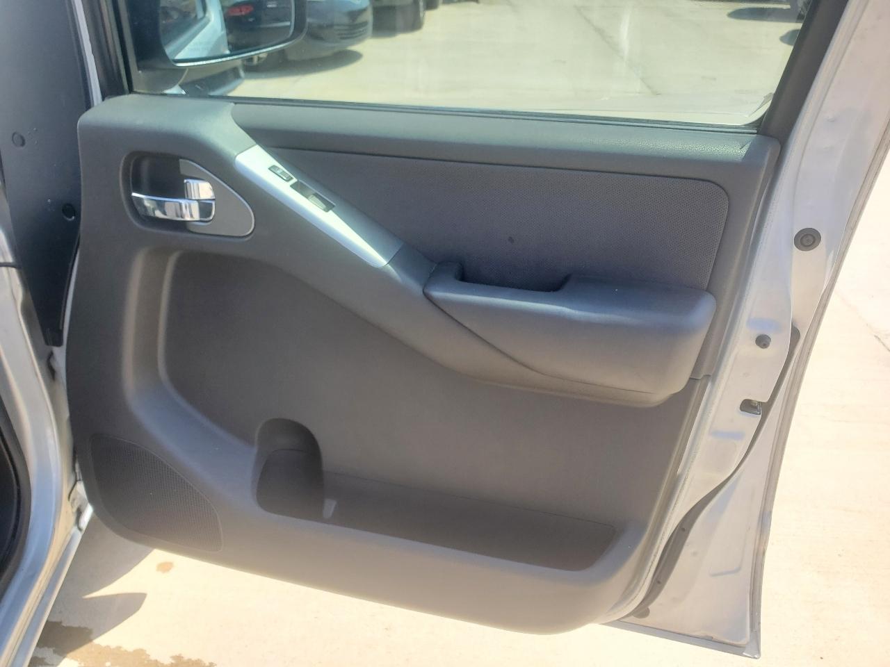 Nissan Pathfinder LE 2WD 2005